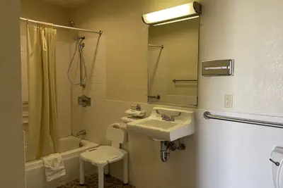 Photo 5 - Palms Inn & Suites
