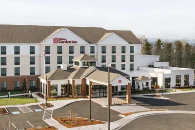Photo 2 - Hilton Garden Inn Medford, OR 