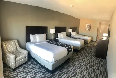 Photo 3 - Catoosa Inn & Suites