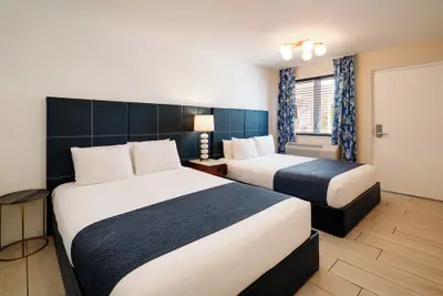 Photo 5 - Waterside Hotel and Suites