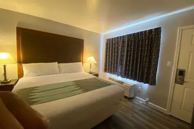 Photo 5 - Colonial Motel