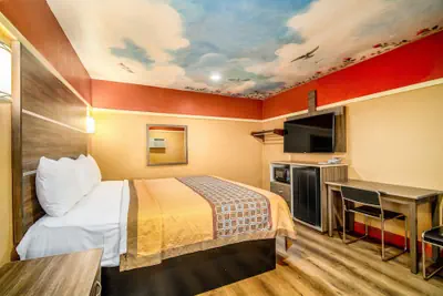 Photo 3 - Geneva Motel