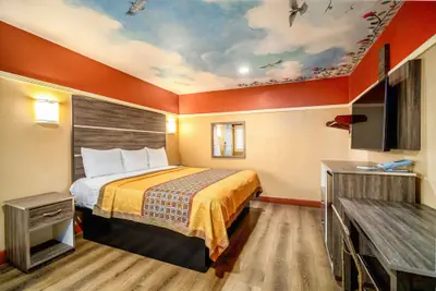 Photo 4 - Geneva Motel