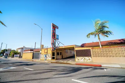 Photo 2 - Geneva Motel
