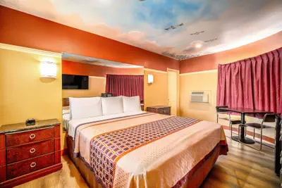 Photo 5 - Geneva Motel