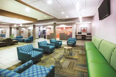 Photo 4 - La Quinta Inn & Suites by Wyndham St. Paul-Woodbury