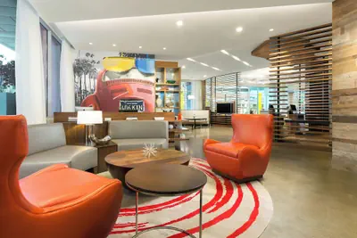 Photo 2 - Courtyard by Marriott Santa Monica