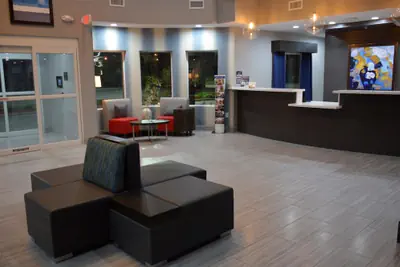 Photo 3 - Del-Mar Airport Inn & Suites