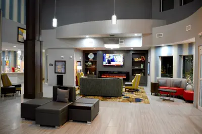 Photo 2 - Del-Mar Airport Inn & Suites