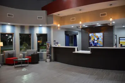 Photo 5 - Del-Mar Airport Inn & Suites