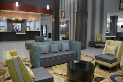 Photo 4 - Del-Mar Airport Inn & Suites
