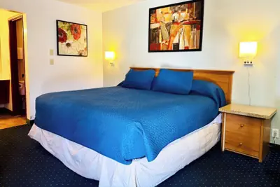 Photo 3 - Beaverton Budget Inn