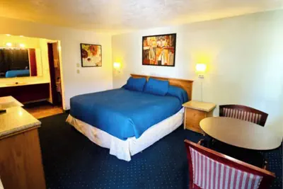 Photo 4 - Beaverton Budget Inn