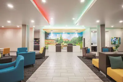 Photo 5 - La Quinta Inn & Suites by Wyndham Tulsa Broken Arrow