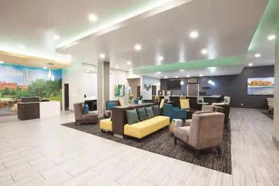 Photo 3 - La Quinta Inn & Suites by Wyndham Tulsa Broken Arrow