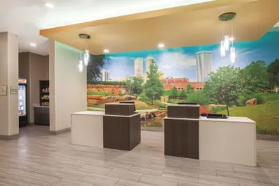 Photo 4 - La Quinta Inn & Suites by Wyndham Tulsa Broken Arrow
