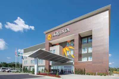 Photo 2 - La Quinta Inn & Suites by Wyndham Tulsa Broken Arrow