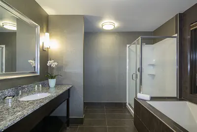 Photo 4 - Holiday Inn & Suites Silicon Valley - Milpitas by IHG