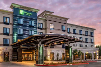 Photo 2 - Holiday Inn & Suites Silicon Valley - Milpitas by IHG