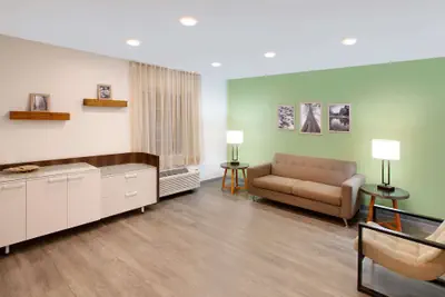 Photo 4 - WoodSpring Suites Bakersfield East