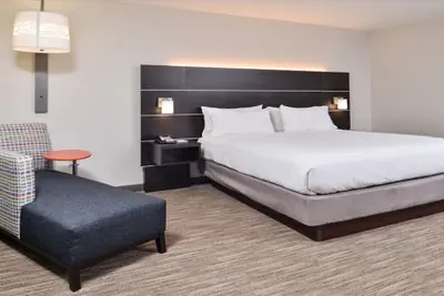 Photo 4 - Holiday Inn Express & Suites Parkersburg East by IHG