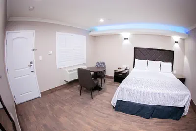 Photo 4 - Diamond Bell Inn & Suites