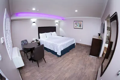 Photo 5 - Diamond Bell Inn & Suites