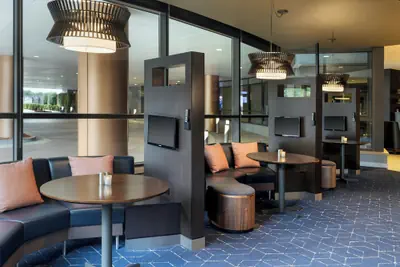 Photo 4 - Courtyard by Marriott Redwood City