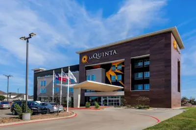 Photo 2 - La Quinta Inn & Suites by Wyndham Houston Cypress