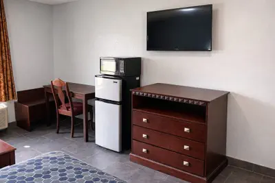 Photo 5 - Executive Inn Pine Bluff