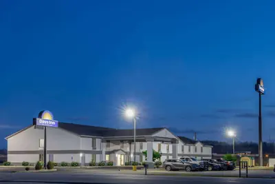 Photo 2 - Days Inn by Wyndham Grayson