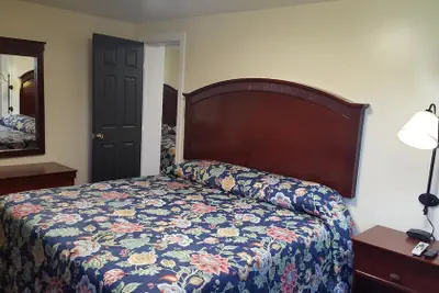 Photo 2 - Pleasant Hill Motel