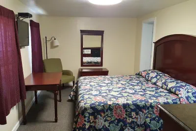 Photo 3 - Pleasant Hill Motel