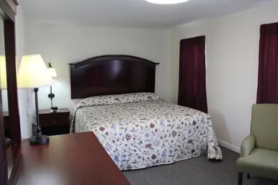 Photo 4 - Pleasant Hill Motel