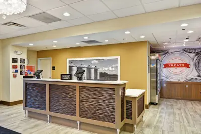 Photo 4 - Hampton Inn & Suites Ashland