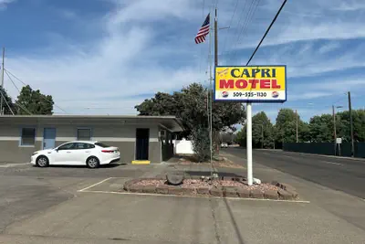 Photo 2 - Capri Motel By Belvilla Walla Walla US 12
