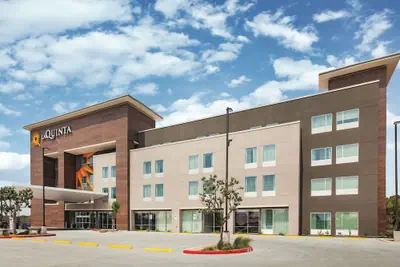 Photo 2 - La Quinta Inn & Suites by Wyndham McAllen La Plaza Mall