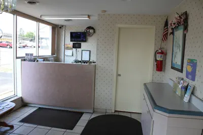 Photo 3 - Budget Host Inn Bristol