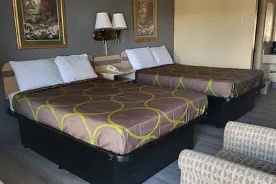 Photo 2 - Budget Host Inn Bristol