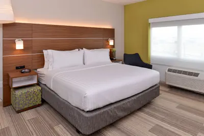 Photo 3 - Holiday Inn Express & Suites St. Petersburg - Madeira Beach by IHG