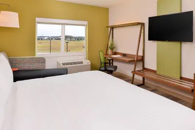 Photo 4 - Holiday Inn Express & Suites St. Petersburg - Madeira Beach by IHG
