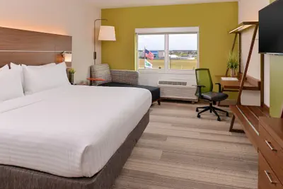 Photo 5 - Holiday Inn Express & Suites St. Petersburg - Madeira Beach by IHG