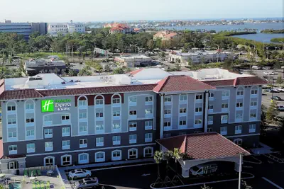 Photo 2 - Holiday Inn Express & Suites St. Petersburg - Madeira Beach by IHG