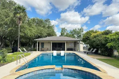 Photo 2 - Live Oaks Bed and Breakfast
