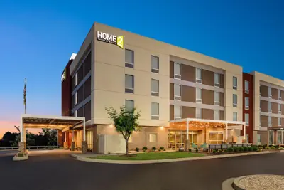 Photo 2 - Home2 Suites by Hilton Bowling Green Hotel
