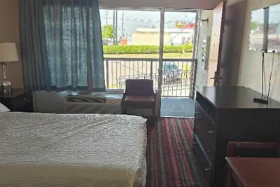 Photo 5 - Travelodge by Wyndham Richmond Kentucky