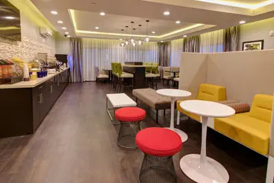 Photo 4 - Days Inn & Suites by Wyndham Port Arthur