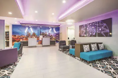 Photo 3 - La Quinta Inn & Suites by Wyndham Dallas Plano - The Colony