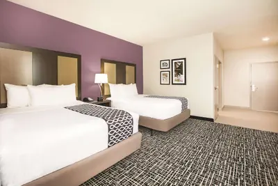 Photo 5 - La Quinta Inn & Suites by Wyndham Dallas Plano - The Colony