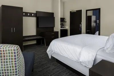 Photo 2 - Holiday Inn Express Kansas City Downtown by IHG